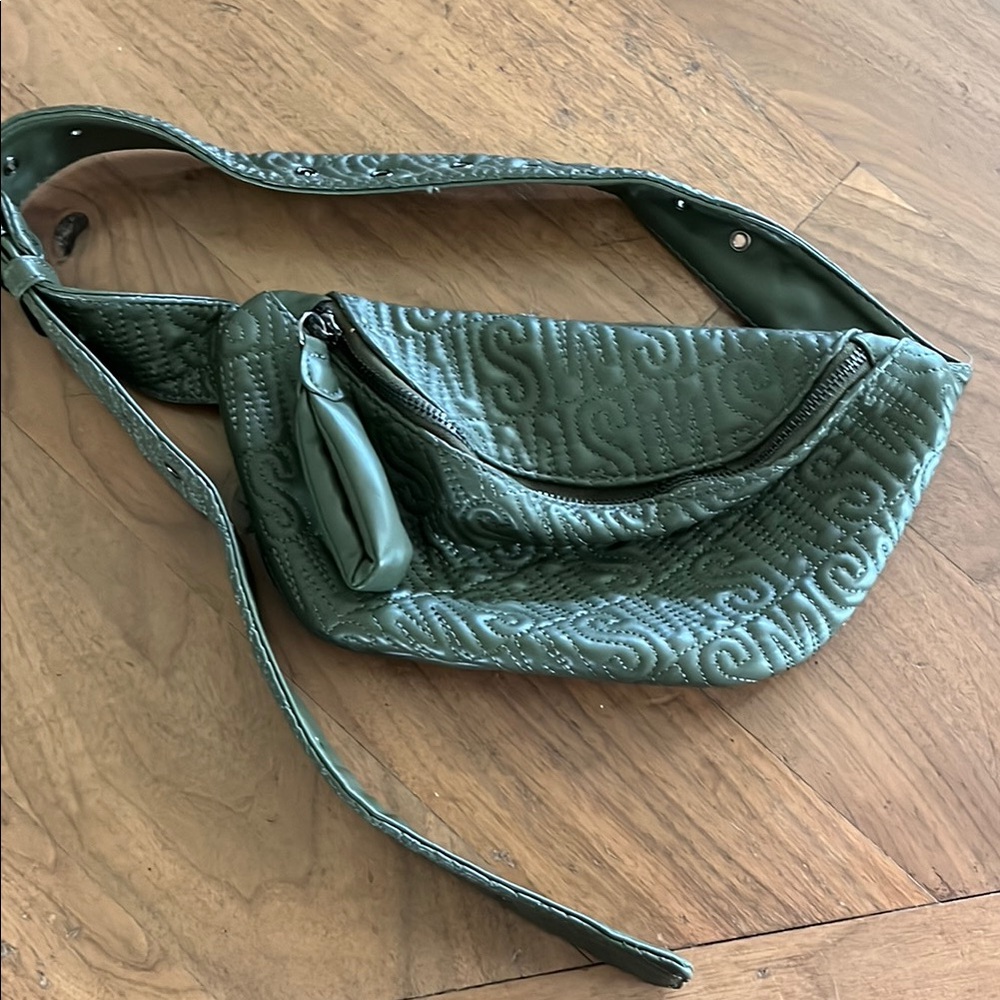 Steve Madden Green Crossbody Bag with Embossed Design